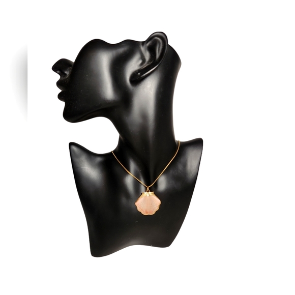 Vintage Jewelry - True Shell Beach Necklace